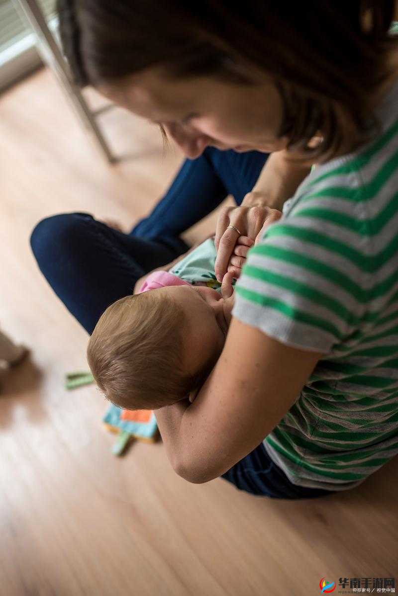小孩半夜喂女孩吃引发热议：背后真相究竟如何？网友纷纷猜测原因